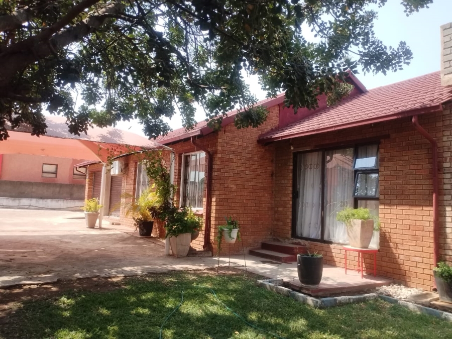 5 Bedroom Property for Sale in Mogwase North West